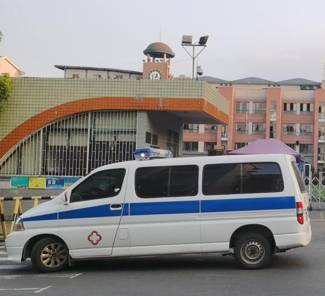 衢江救护车出租护送骨折病人一公里多少钱